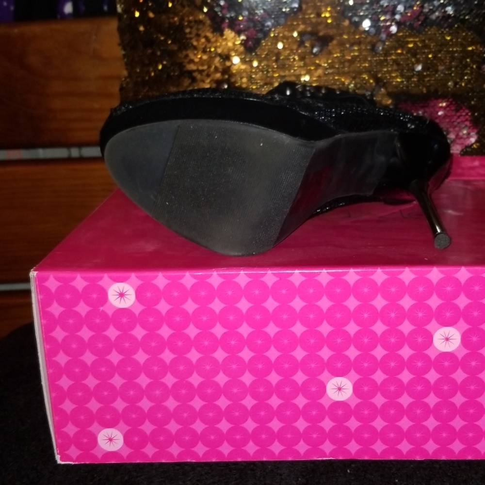 Booties - Picture 4 of 4